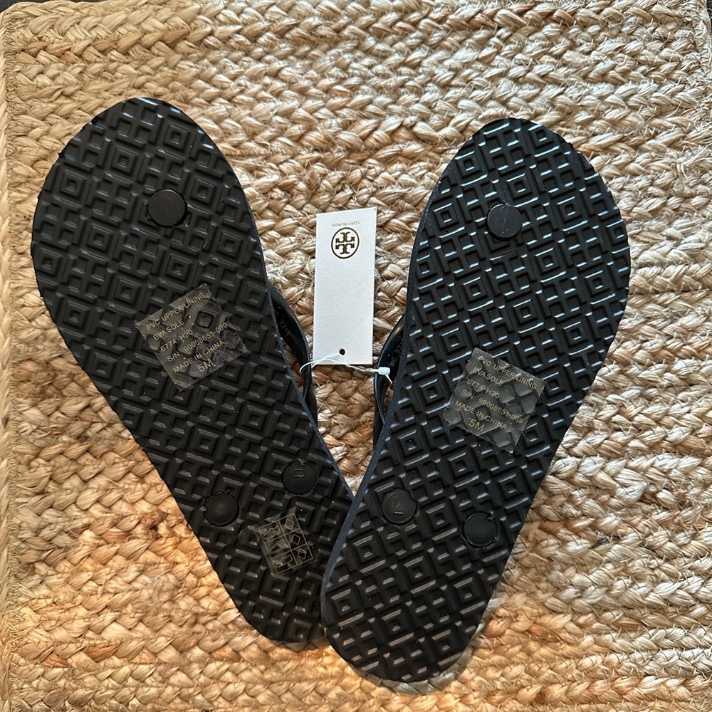 Tory Burch Black Leo Sandals NWT, SIZE W 5